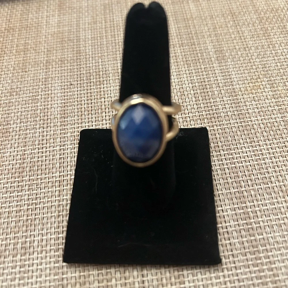 Source Unknown Gold Ring with Deep Blue Stone - Picture 3 of 5